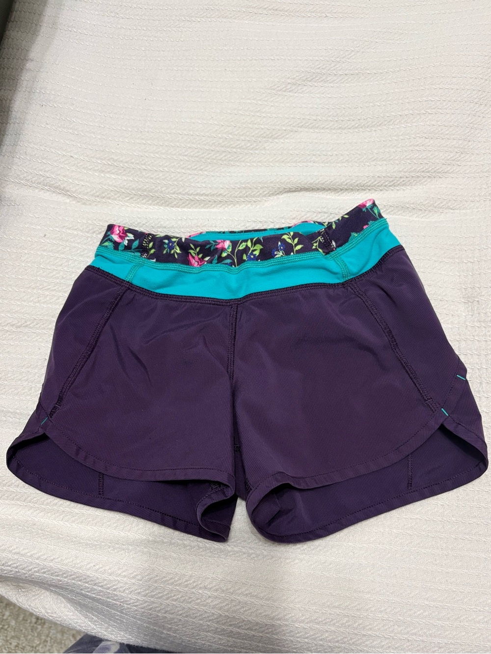VGUC Ivivva shorts size 6 purple